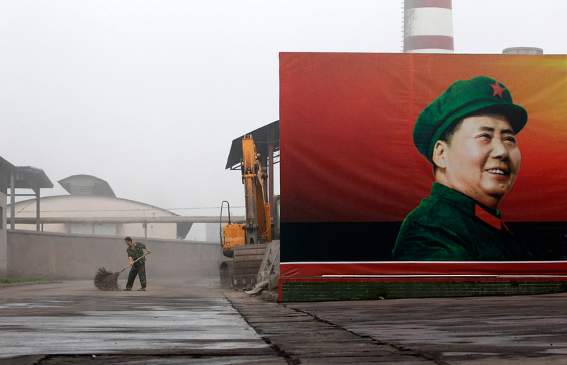 Illustration for article titled Communist Leaders Are Still Watching Us in These Monumental Portraits
